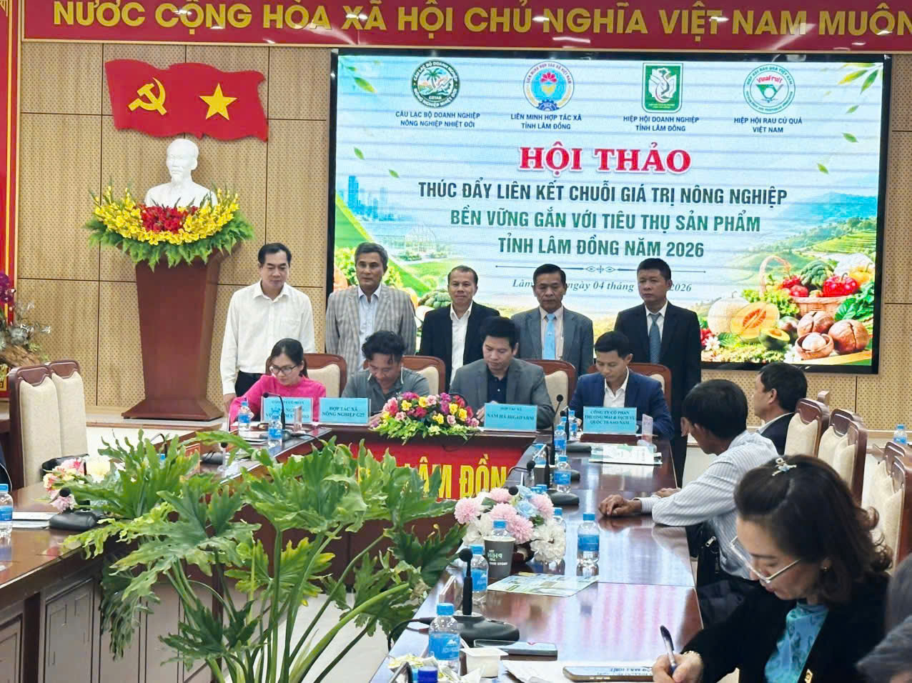 Đồng hành cùng nông hộ, xây dựng kế hoạch cung ứng bền vững